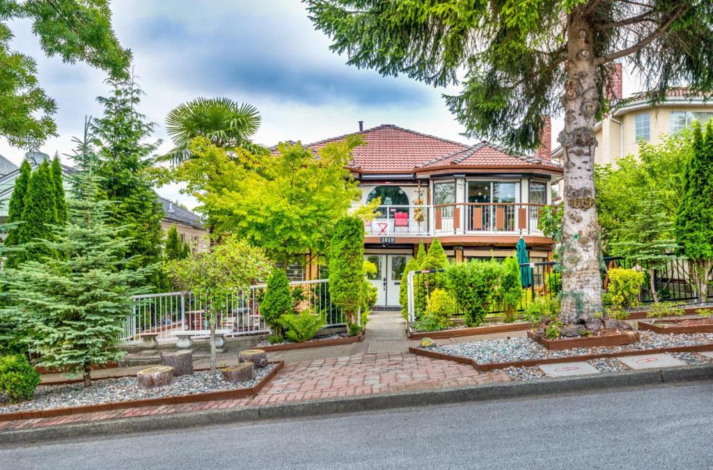 Knight Bed & Breakfast | Diana's Luxury Bed and Breakfast