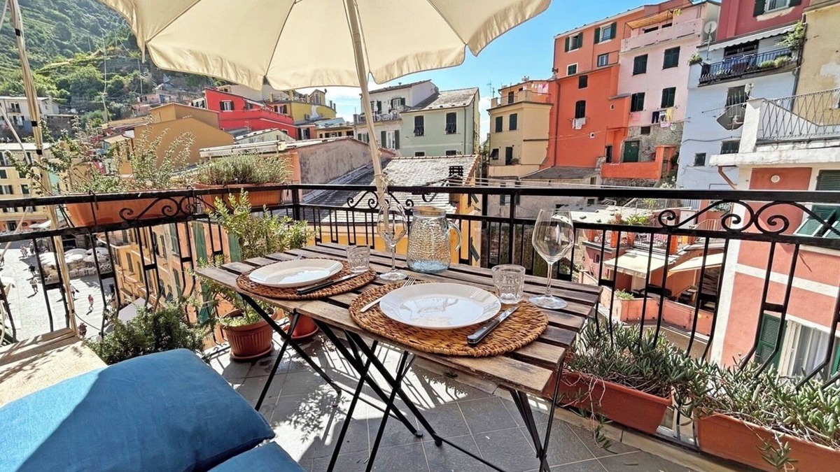 Vernazza Apartment | Diara, the color house with terrace