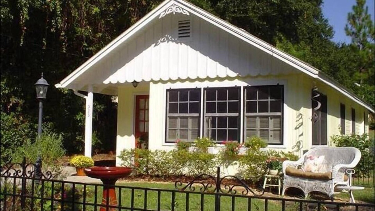 Mount Dora Cottage | *DICKERMAN COTTAGE. Located on cottage row in the Historic area of Mount Dora*