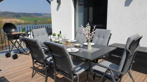 Heringhausen House | diemelblick acht - Ferienhaus für 6 Personen mit Sauna, Garten und Dachterrasse mit Panoramablick