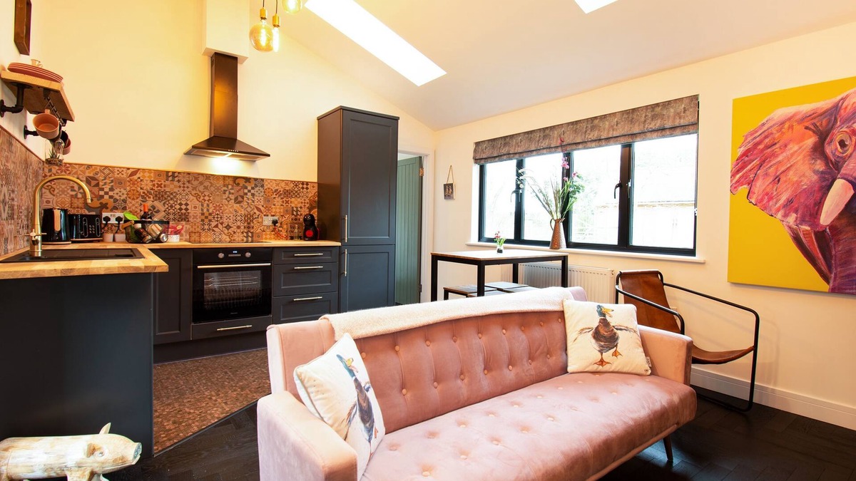 Maidstone Cottage | Diesel's Desirable Den - UK36786