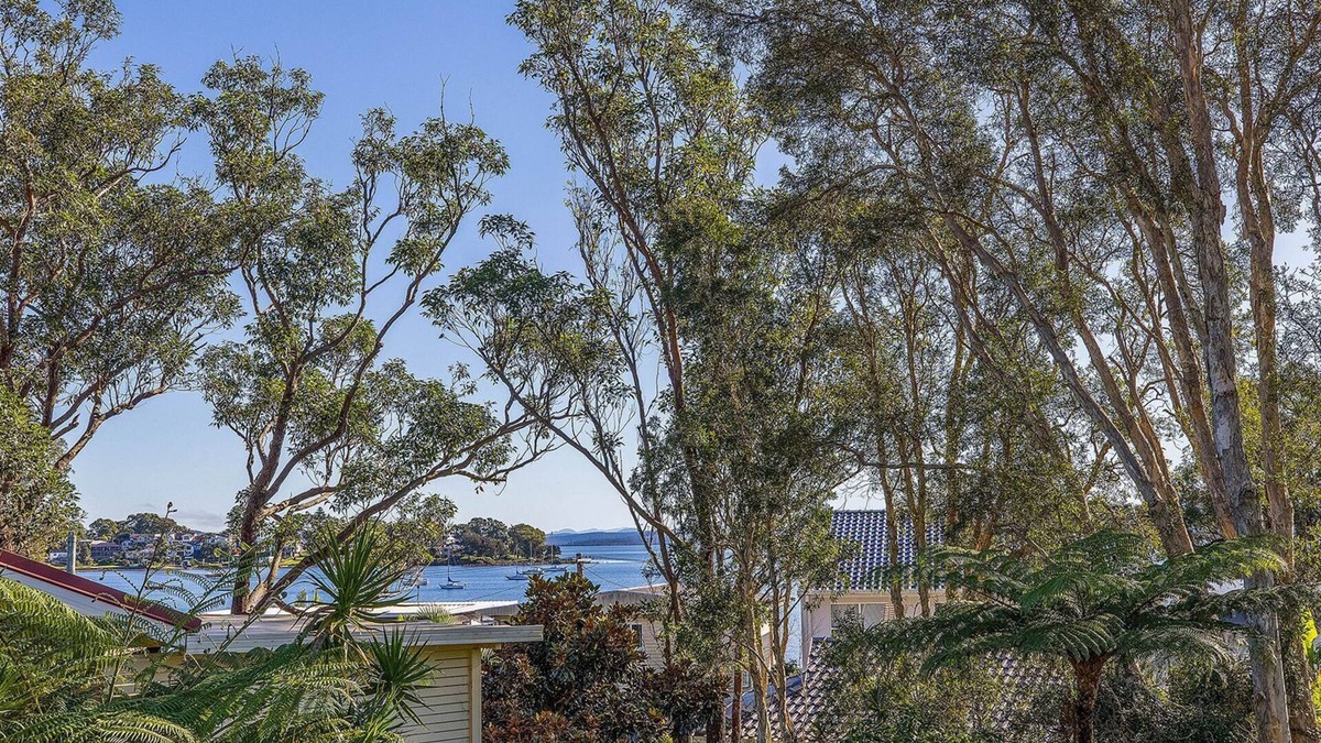 Tanilba Bay House | Diggers Drive No 11 Tanilba Bay - the perfect place for a quiet family escape