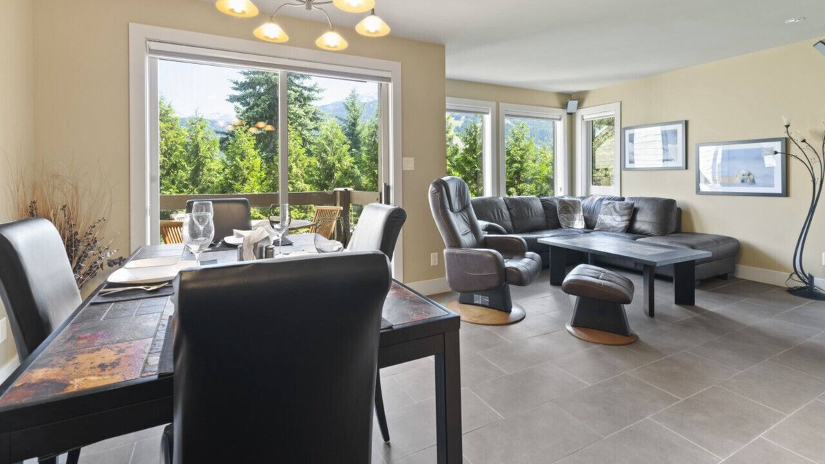 Whistler Cay Heights House | Digital nomad's heaven near village