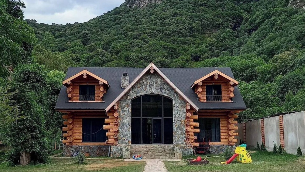Dilijan House | Dilijan, Goshavank, BerlogaLogHouse