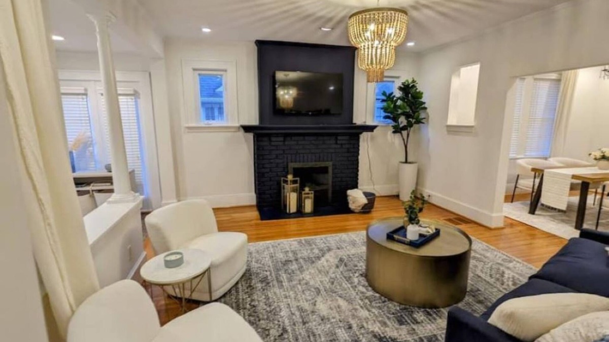 Myers Park House | Dilworth, Walk To Atrium Health, Freedom Park, Restaurants, & Lightrail!