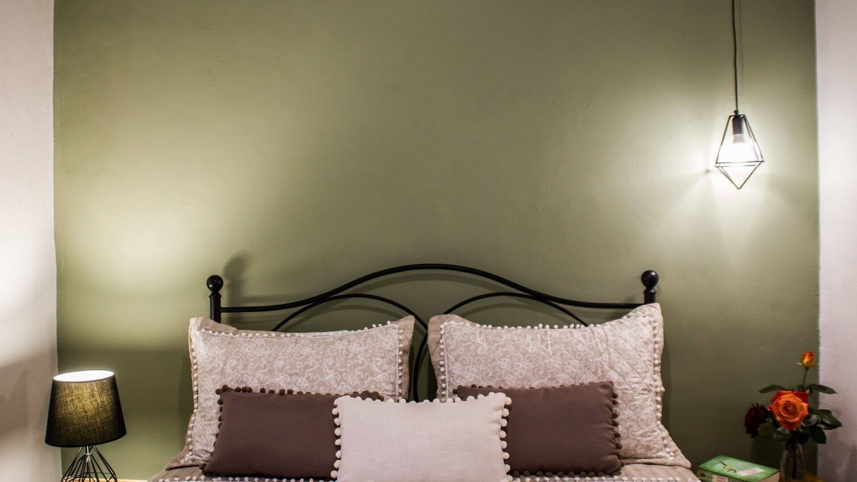 Agia Pelagia House | Dimitra's Vintage Yard, 100 meters from the Agia Pelagia sandy beach!