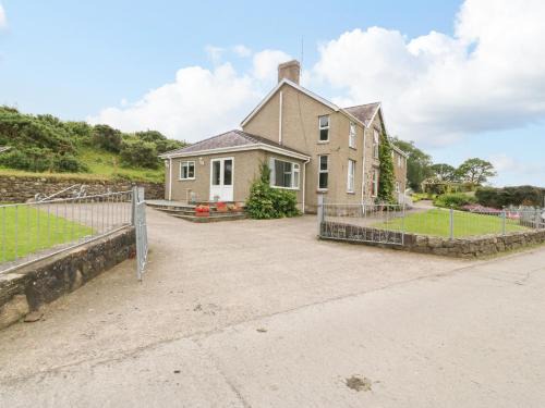 Dinas House | Dinas Farmhouse Annex