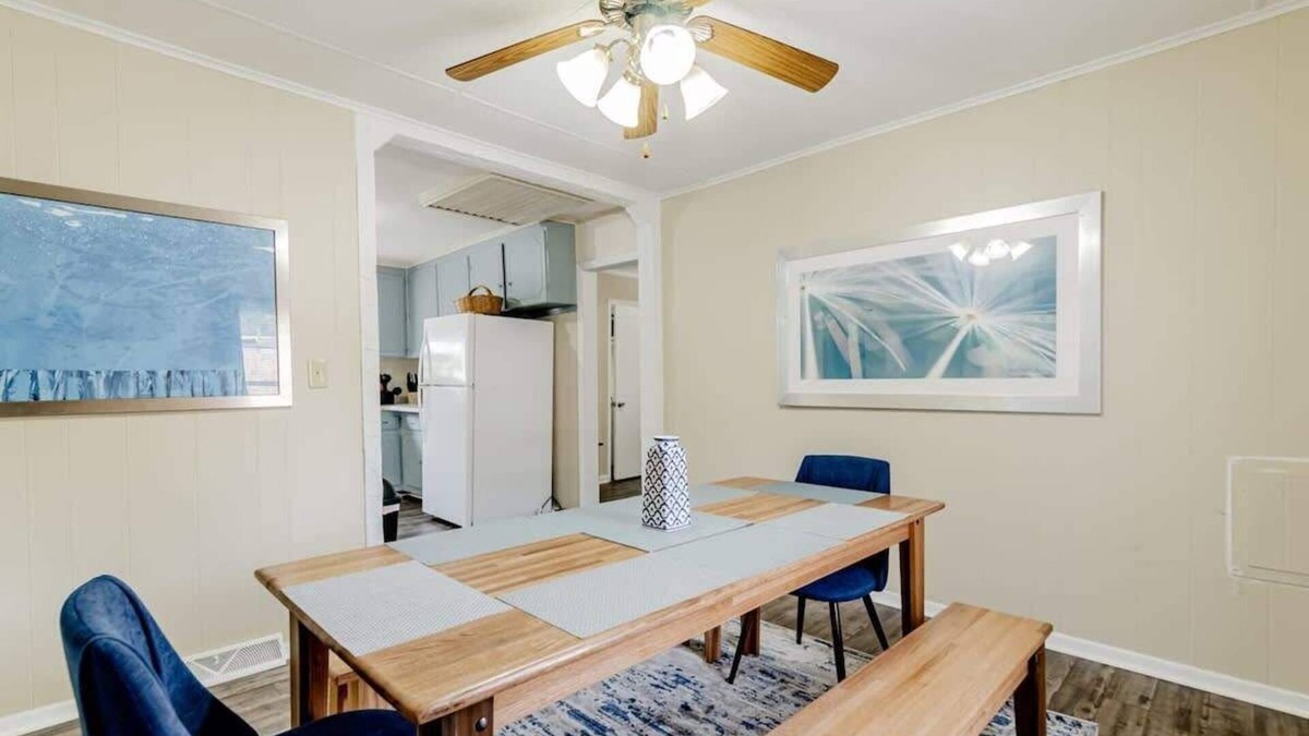West Columbia House | Dine Outside! Patio & Grill - Adorable on Taylor