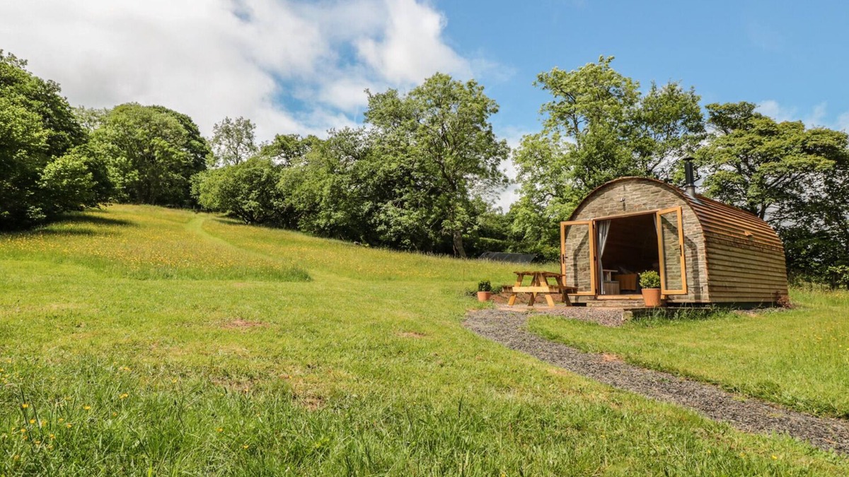 Craswall Cottage | DINGLE DEN, pet friendly, with open fire in Craswall