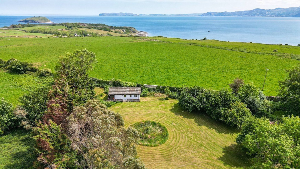 Penmon Cottage | Dinmor - a chalet that sleeps 4 guests in 2 bedrooms