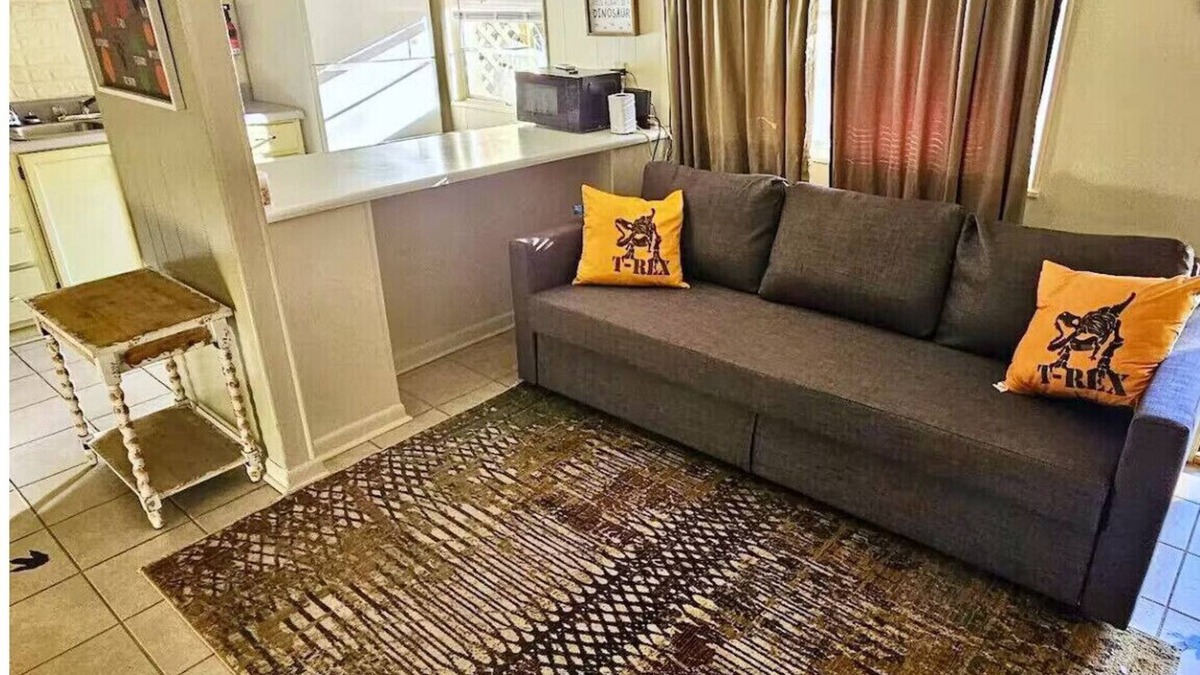 Oneonta Apartment | Dino Den - Charming 1-bedroom apartment in Oneonta with WiFi, AC