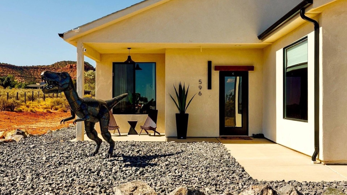 Kanab Villa | Dino Ranch Villa C, Family Fun with Game Room, Hot Tub and Stunning Views