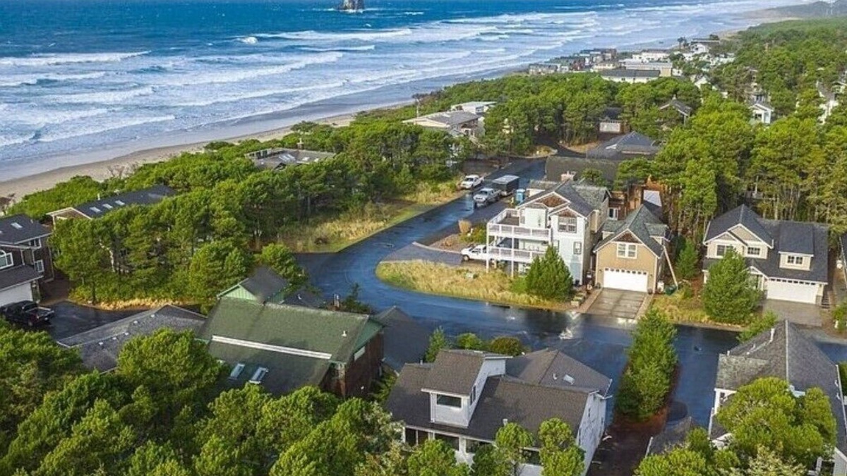 Rockaway Beach House | Direct Beach Access, 4,500 sq. ft., Renovated, Elegant, Great for Entertaining