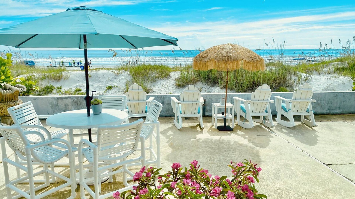 Boardwalk House | DIRECT BEACH FRONT/4 BED RM/3.5 BATH: 1/2 MILE WALK TO FLAGLER AVE/SLEEPS 11
