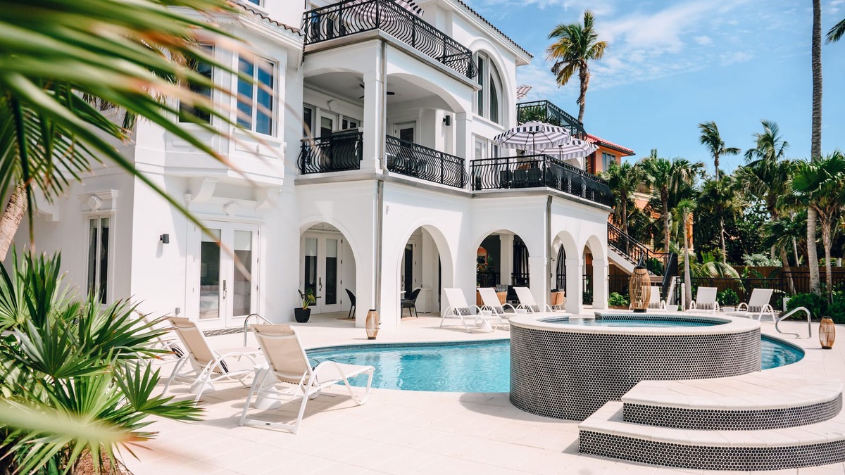Captiva House | Direct Beachfront Villa Sea Palms Estate Captiva Island sleeps up to 30 Pool+Spa
