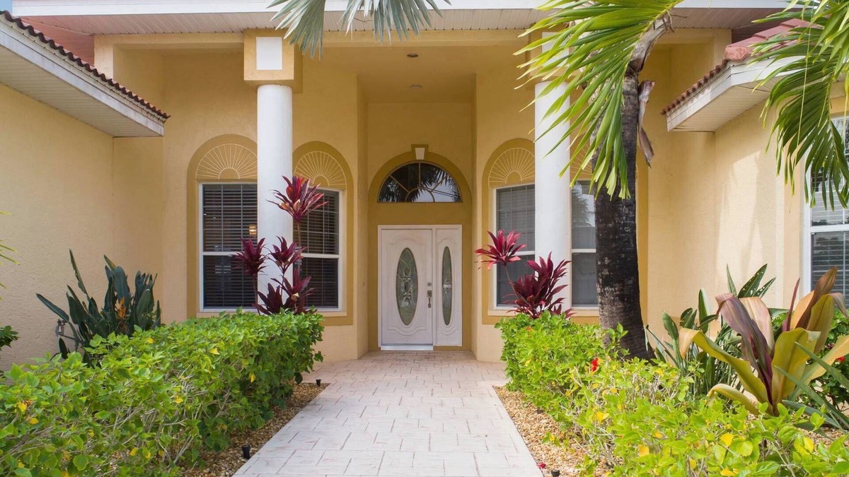 Caloosahatchee Villa | Direct Gulf access, Pool, Grill, Pool Bar, Western Exposure, TV,