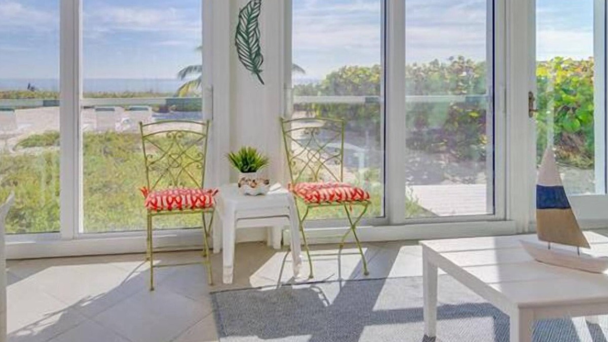 Sanibel Condo | Direct Gulf Front ! Completely Renovated Modern 2 Bedroom !