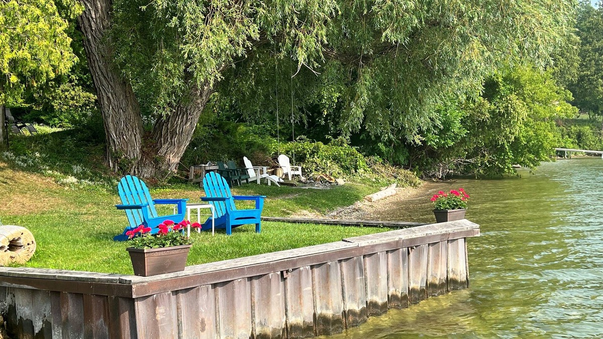 Traverse City House | Direct Lake Leelanau Sunset view, Fire pit, grill, dock, boat lift , dog ok