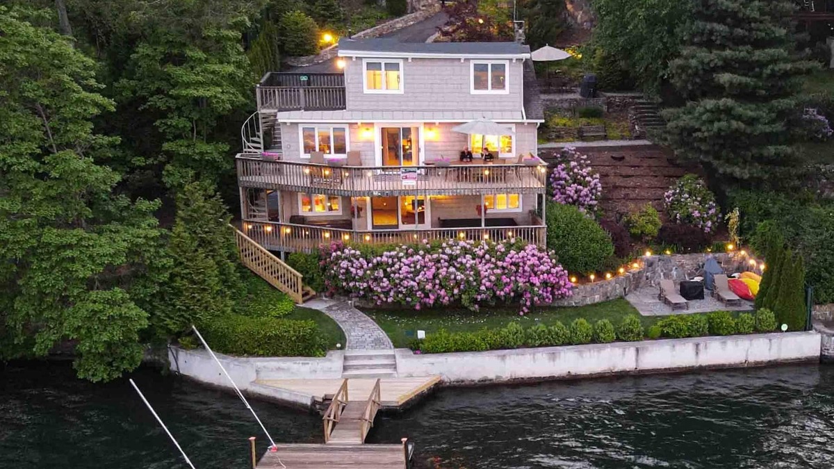 New Fairfield House | Direct Lakefront Living - Floating Dock, Boat Watching, Kayaks, & EV Charger