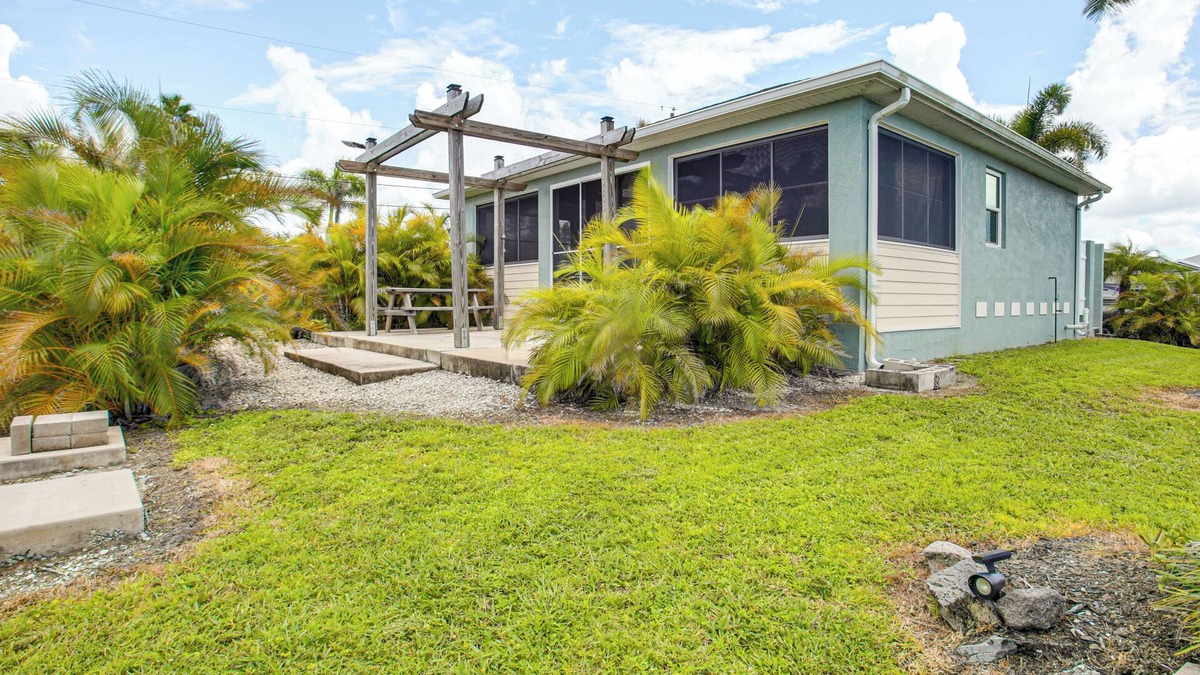 El Jobean Apartment | Direct Myakka River Access: Canal-Front Gem!