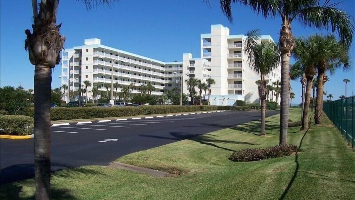 Cocoa Beach Condo | Direct Ocean, 3 bdrm 2 bathrm condo, wrap around balcony, WIFi, beautiful