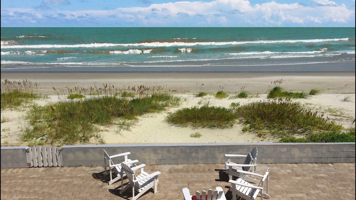 Boardwalk House | DIRECT OCEAN FRONT HOME SLEEPS 14- HUGE OCEANFRONT PATIO NEAR FLAGLER AVE!