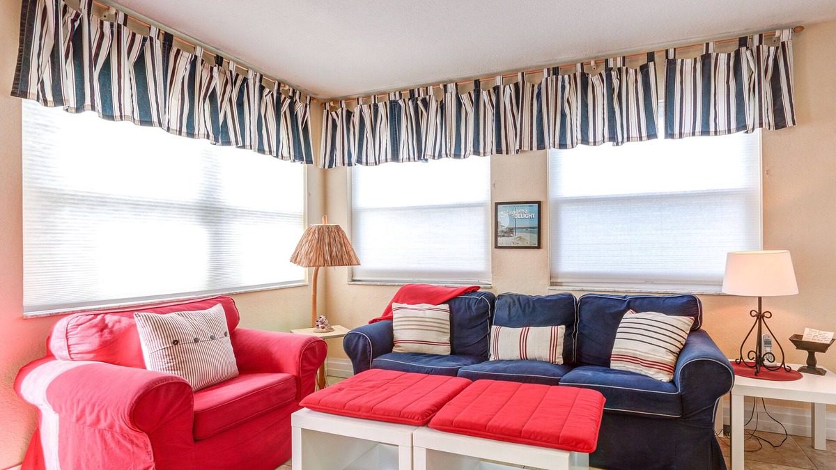 Boardwalk Apartment | DIRECT OCEAN FRONT Ground Floor 2bed/2bath Great for Families