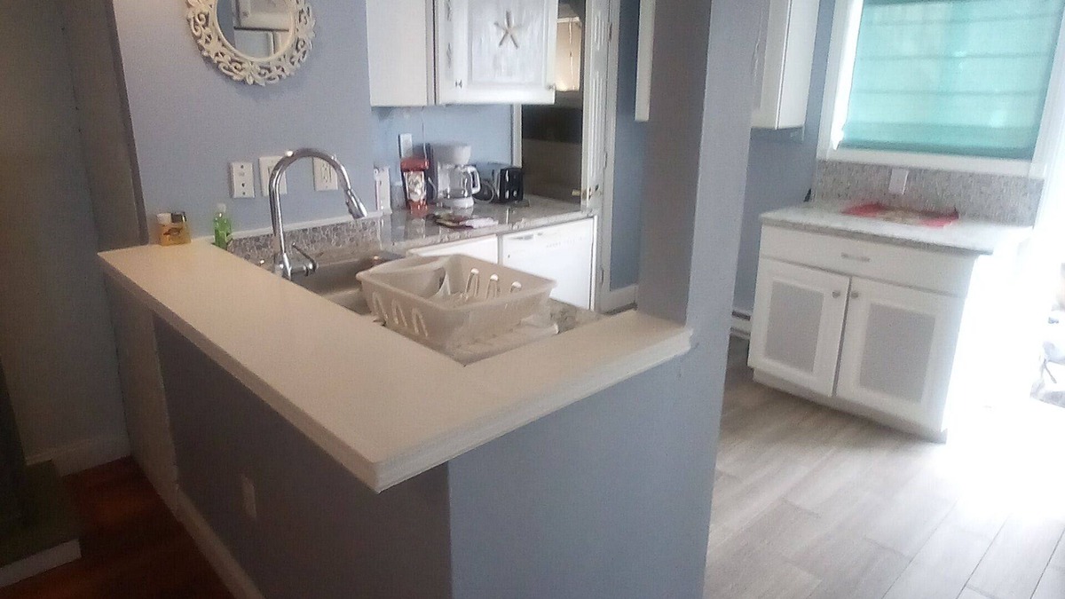 Hull Condo | Direct ocean view 2 bed 2 bath walk to beach