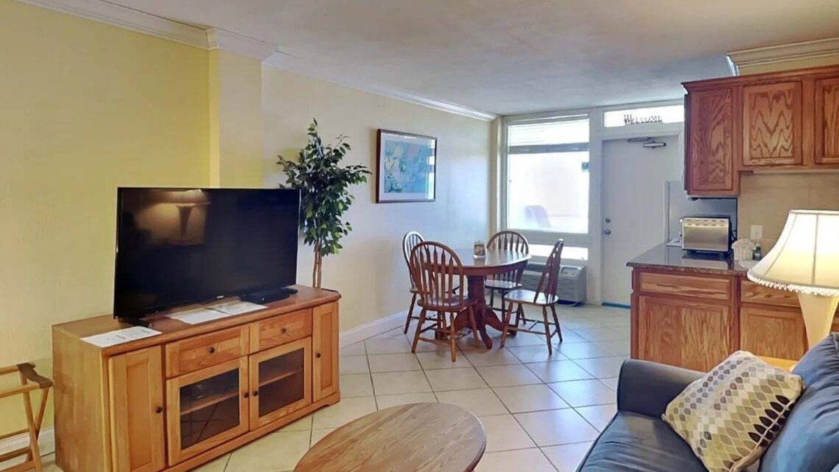 Lenox Park Condo | Direct Ocean Views – Walk to Dining & Beach Fun