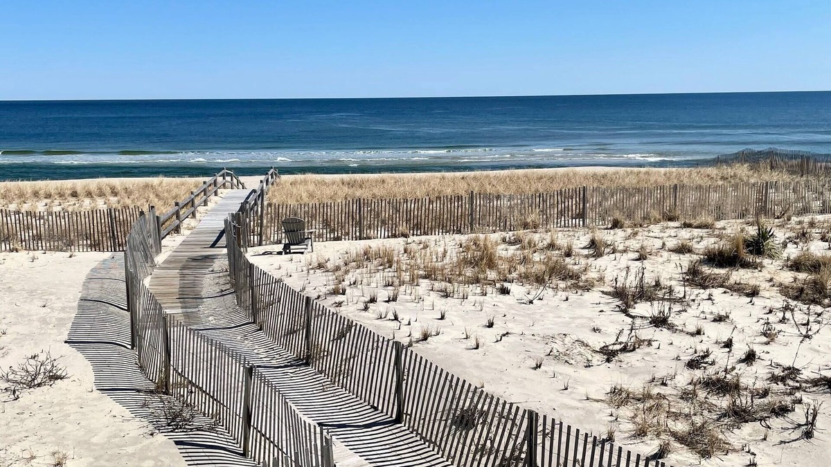 Mantoloking House | DIRECT OCEANFRONT TOWNHOUSE ON PRIVATE BEACH -MANTOLOKING