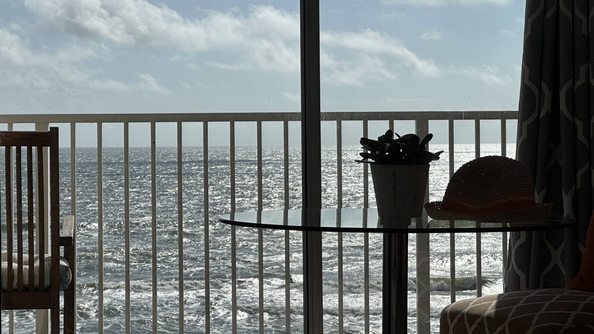 Bostwick Park Apartment | Direct Oceanfront Studio with Balcony, King Bed, Kitchenette, and Wifi