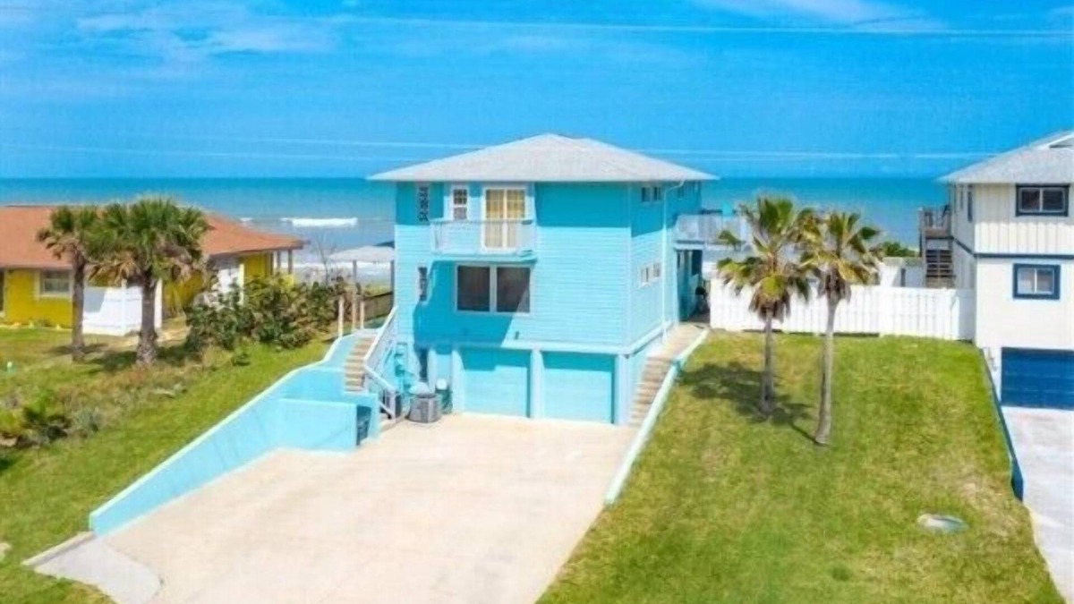 Painters Hill House | Direct Oceanfront~Deck~King Bed~Beach