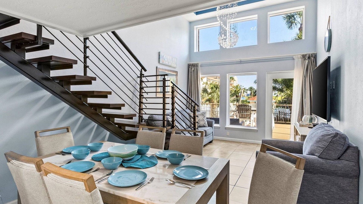 Galveston Condo | Direct Pool Access, 2 kings, Beach