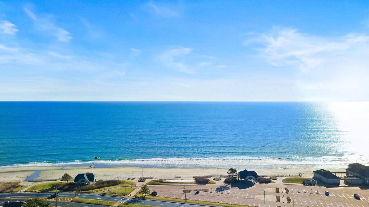 Eastward Look House | Direct water views across from Scarborough beach