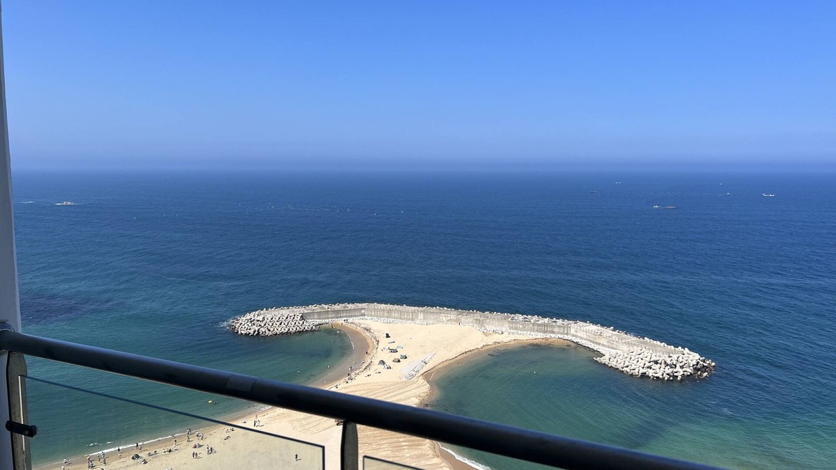 Sokcho Condo | Direct-Wide Ocean View with Balcony on the 17th floor, Just in front of Beach.