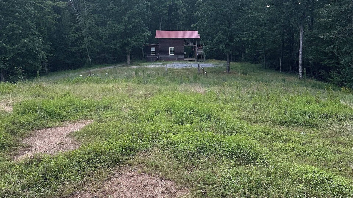Ashley Oaks Cabin | Direct Windrock trail access Breathtaking views right from your bedroom sleeps 4