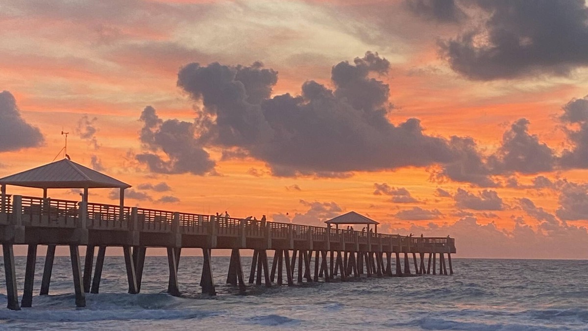Juno Beach House | Directly across Juno Beach and Pier!