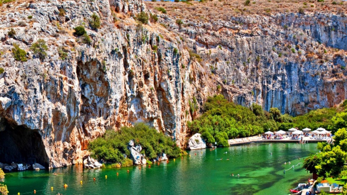 Vari-Voula-Vouliagmeni Apartment | Directly before the sea.Direkt vor dem Meer