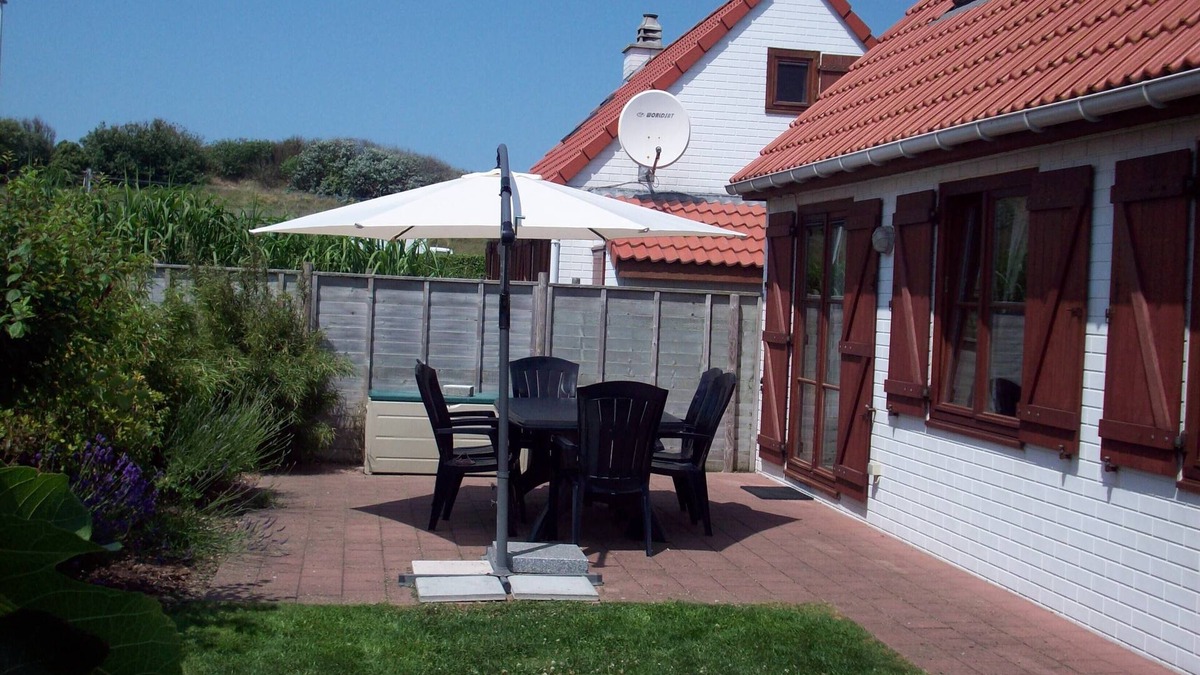 Wenduine House | Directly behind the dunes in the Fabiola Beach Park