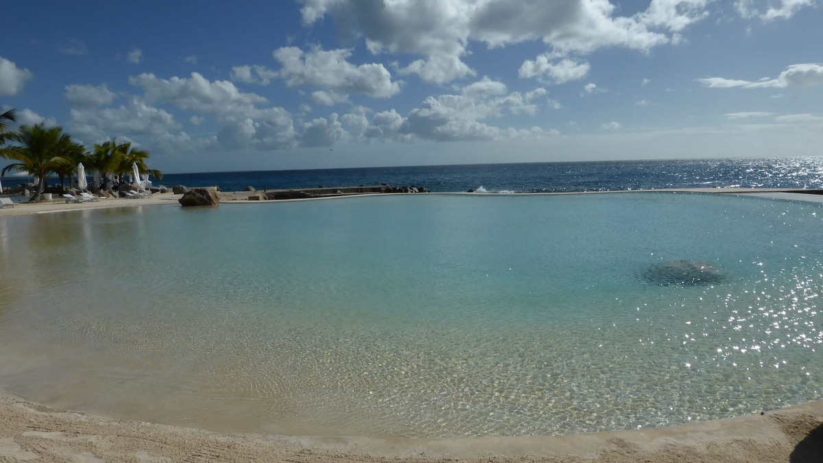 Dominicus Apartment | DIRECTLY ON THE CARIBBEAN SEA, 3 BEDROOM APARTMENT, GARDEN&POOL&DIRECT ACCESS TO THE SEA!