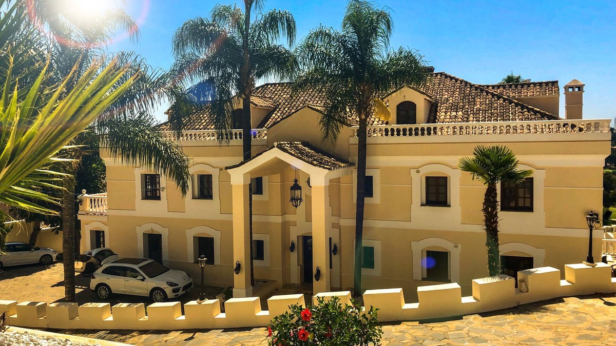 New Golden Mile House | Directly on the Golf course.Huge Golf and Spa Mansion 8 min from Puerto Banus