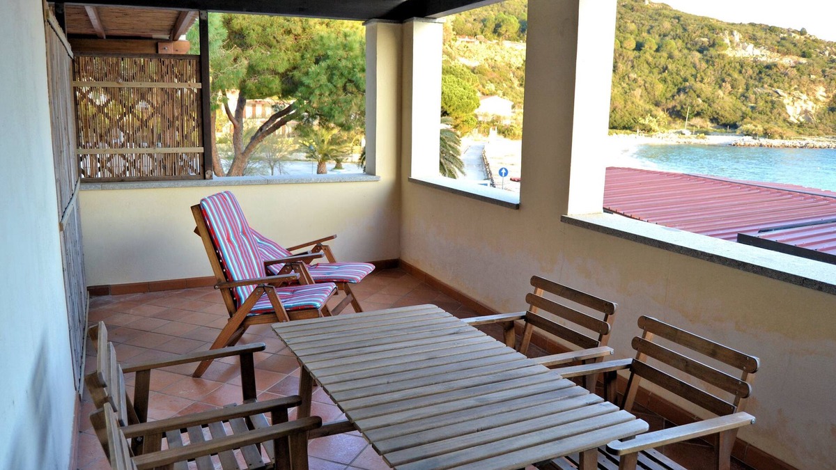 Cavoli Apartment | Directly on the Beach – Apartment Le Soleil