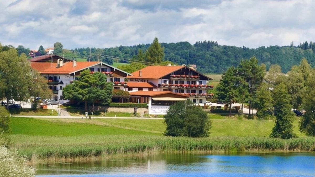Pelham Apartment | Directly on the lake, Chiemsee/Chiemgau region, 167 m³ of modern living space