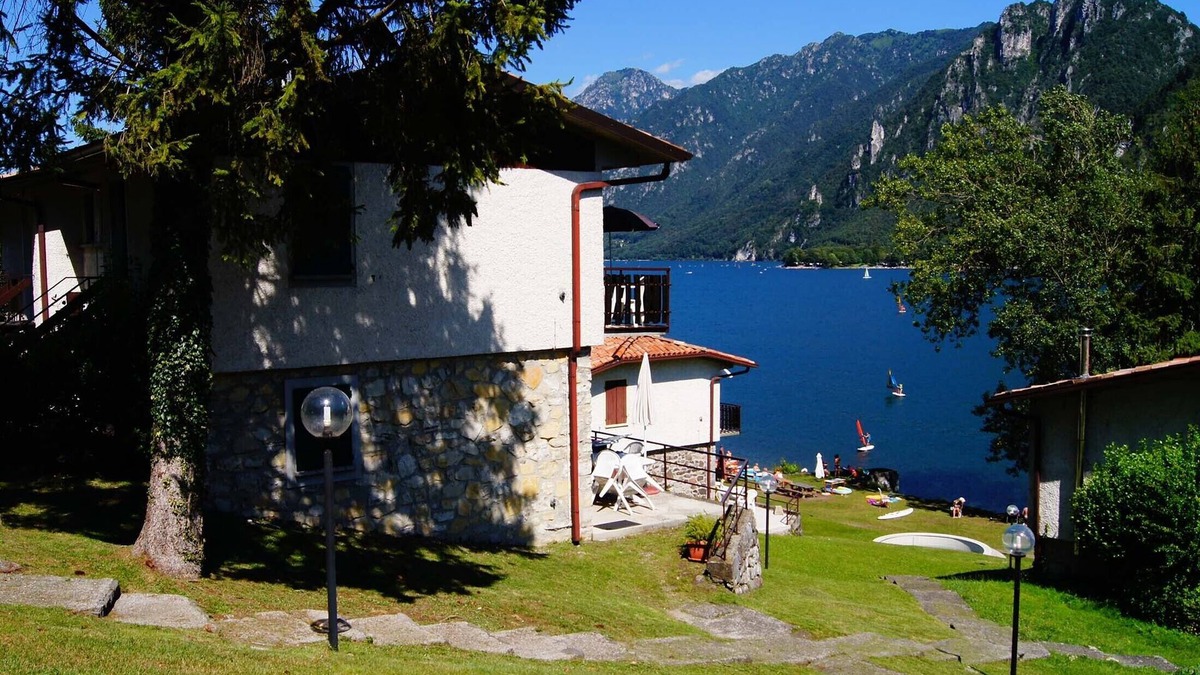 Idro Apartment | Directly on the lake with terrace