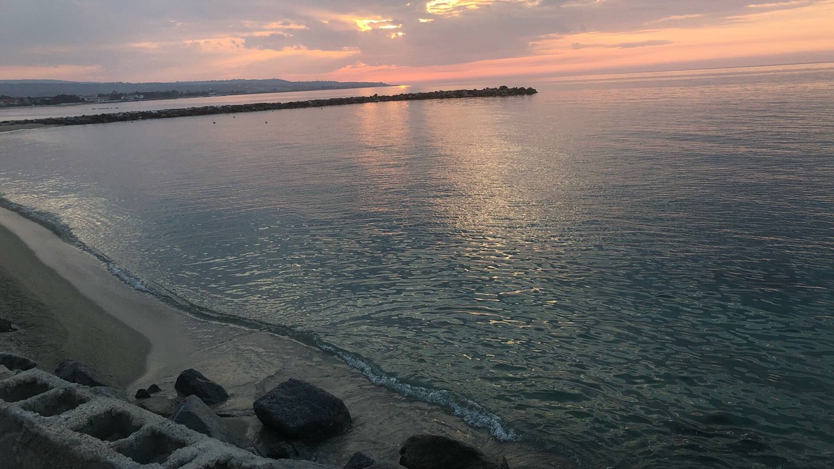 Vibo Marina Villa | Directly on the sea, crystal clear sea beach house breathtaking view.