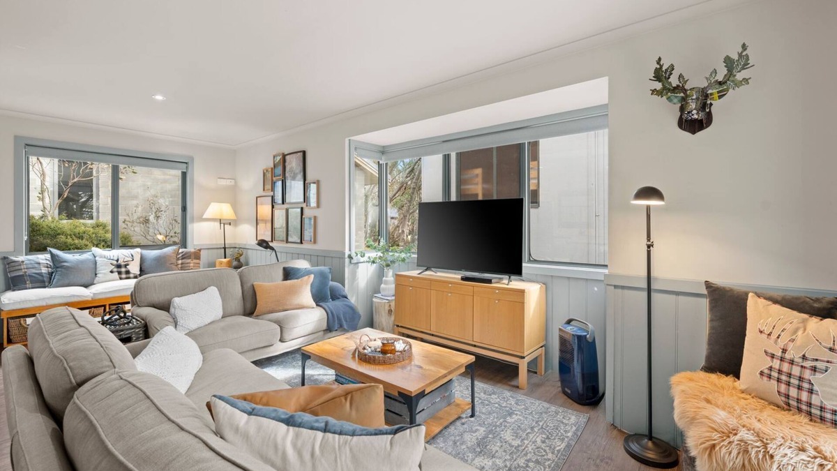 Mount Buller House | DISCO 4 - Cosy 2 bedroom stand-alone chalet