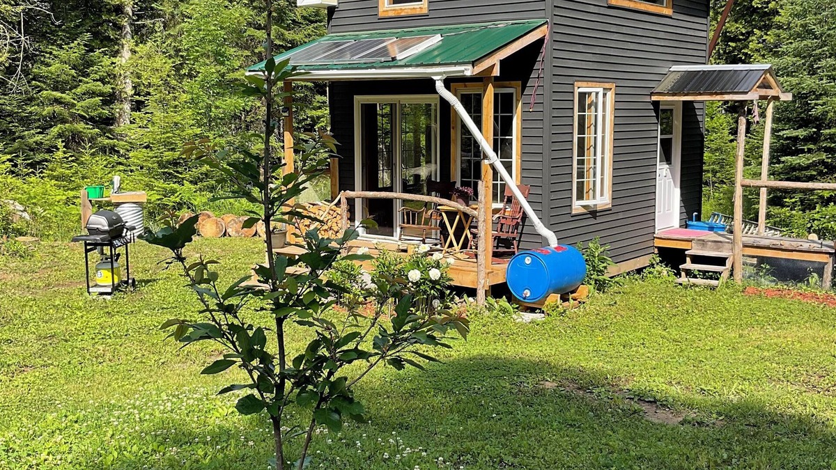 Lanark Highlands House | Disconnect to connect, heal within the hug of the forest.
