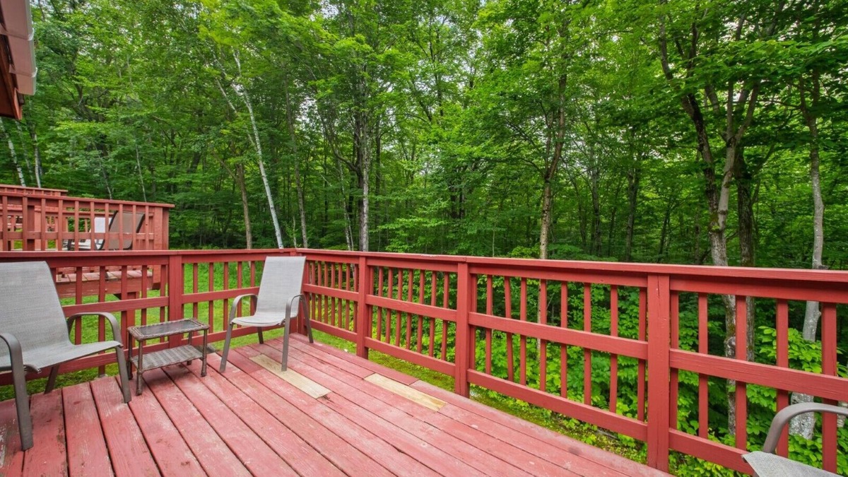 Stoneham Cabin | Disconnect to Reconnect – 3BR Retreat in Nature’s Backyard