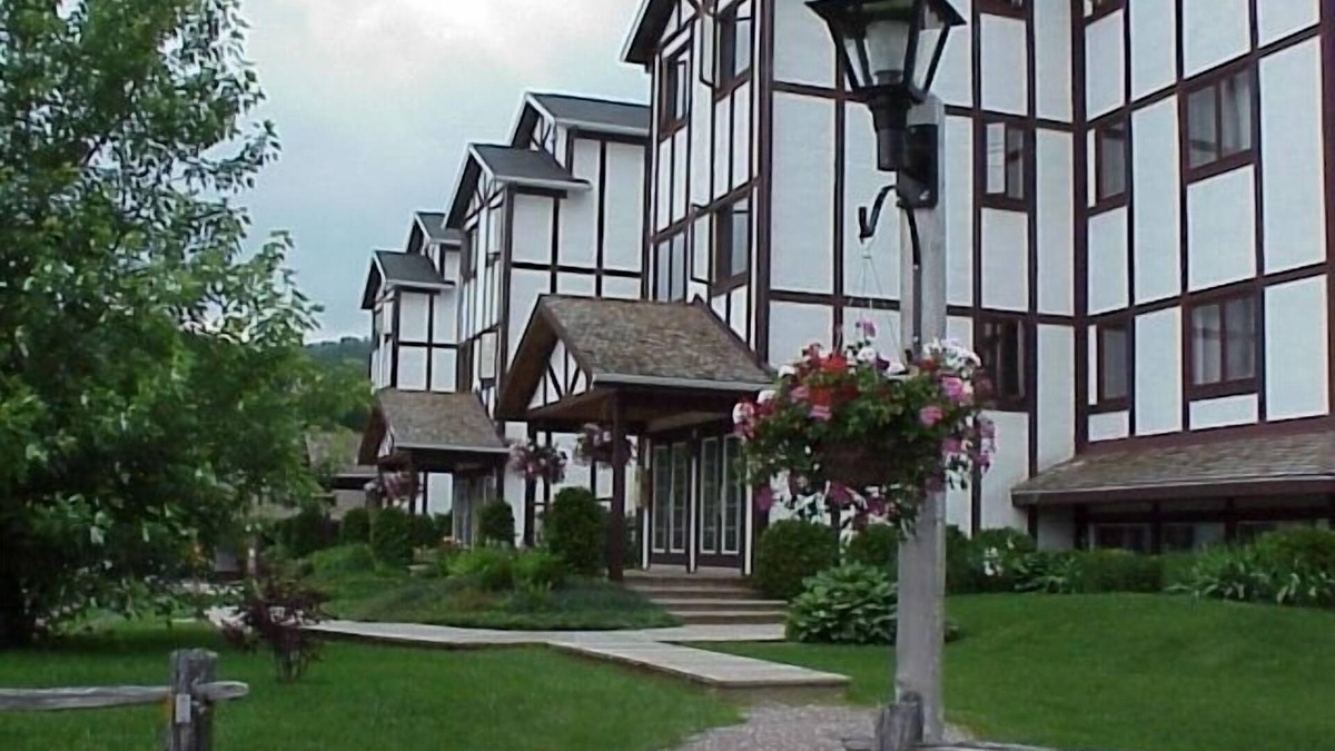 Mont-Tremblant Village Condo | Discount 2 bdrm/2 bthm Resort Condo Mt Tremblant Quebec n
