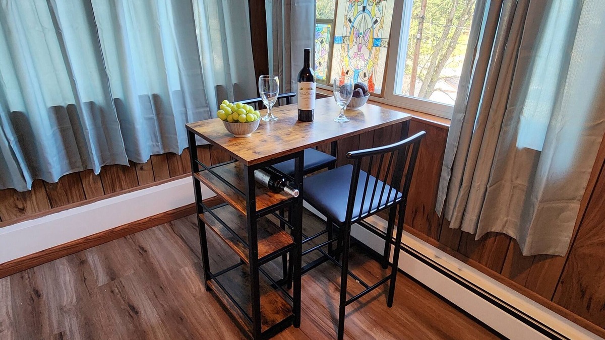 Johnstown House | Discount 50% for parties less than 3. Spacious 3 BR house in great location.